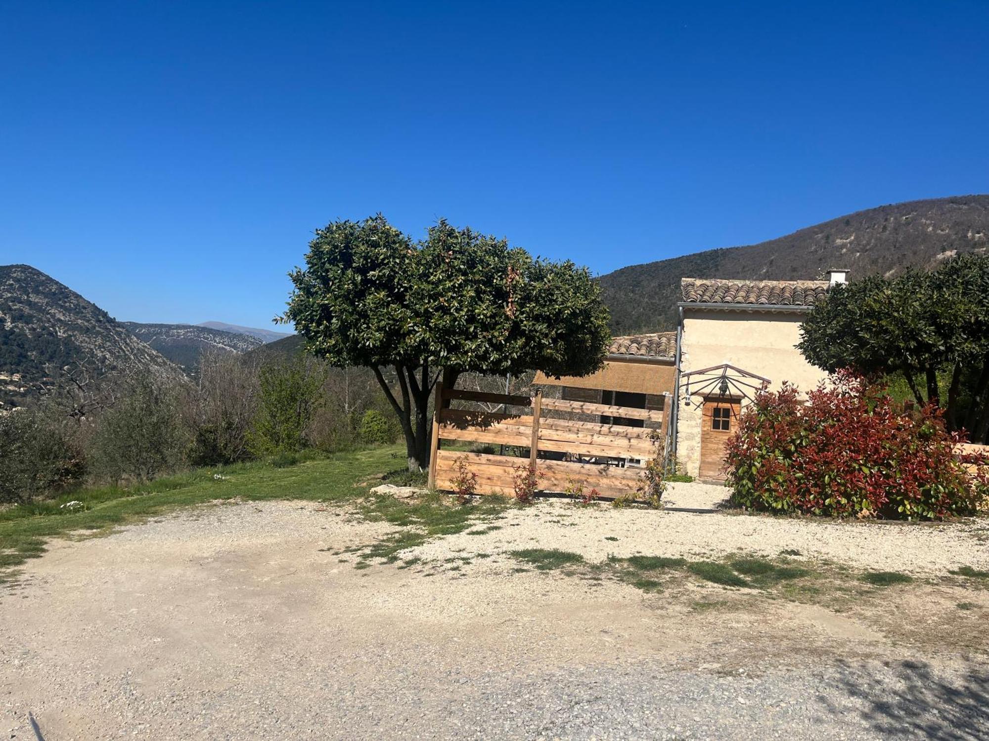 Cabanon Entoure De Montagnes Et D'Oliviers Nyons Exterior foto