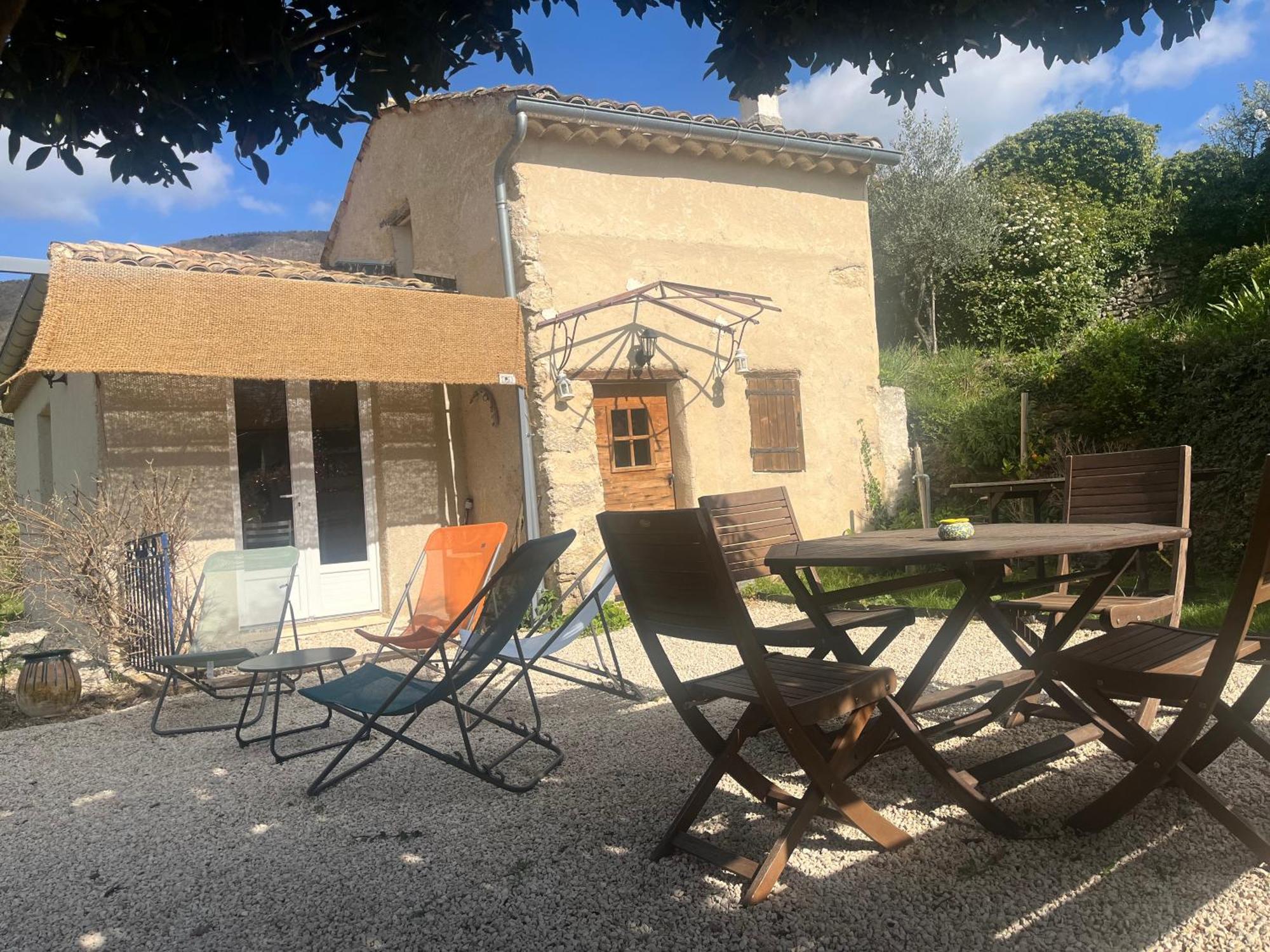 Cabanon Entoure De Montagnes Et D'Oliviers Nyons Exterior foto